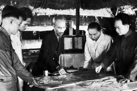 Late President Ho Chi Minh (middle); General Vo Nguyen Giap (right) (Photo: VNA)